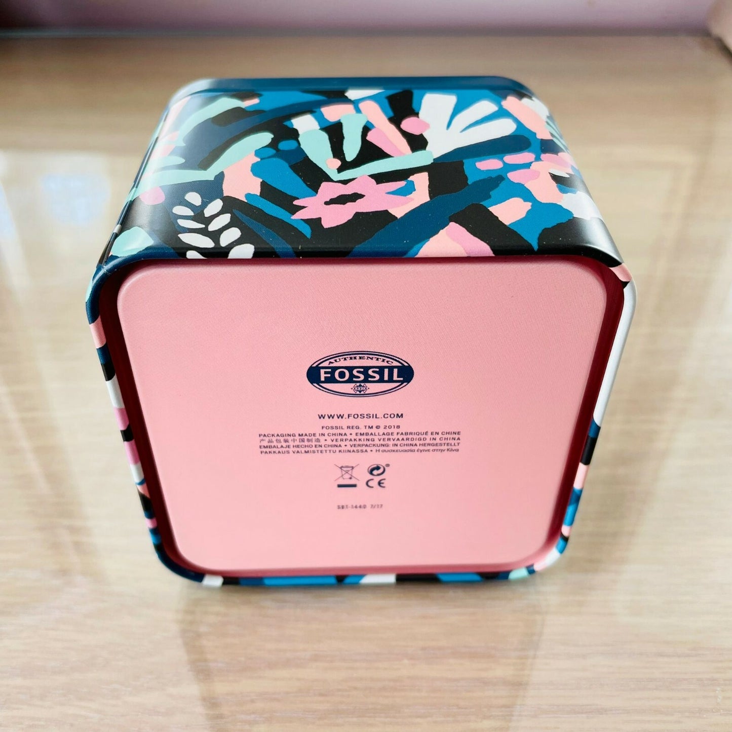 Genuine Fossil Tin Watch Storage Box + Manual