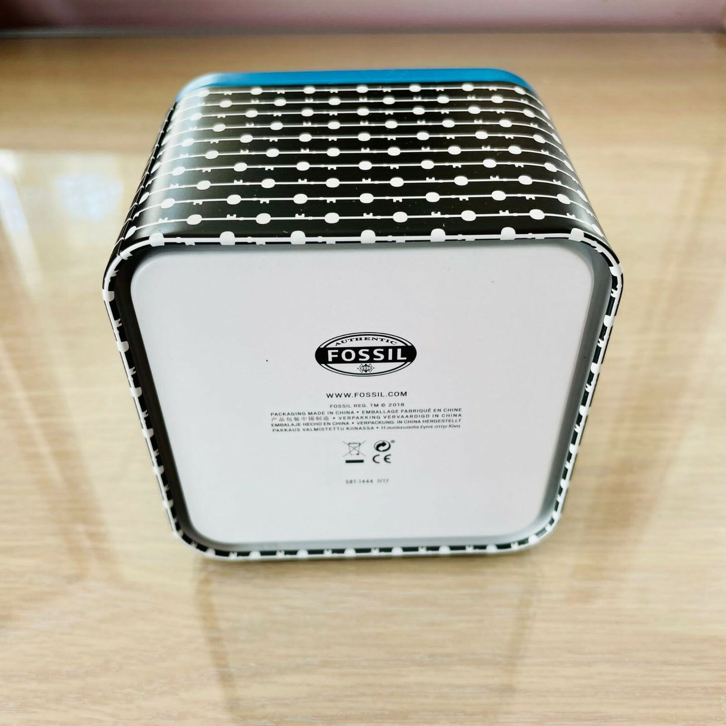 Genuine Fossil Tin Watch Storage Box + Manual