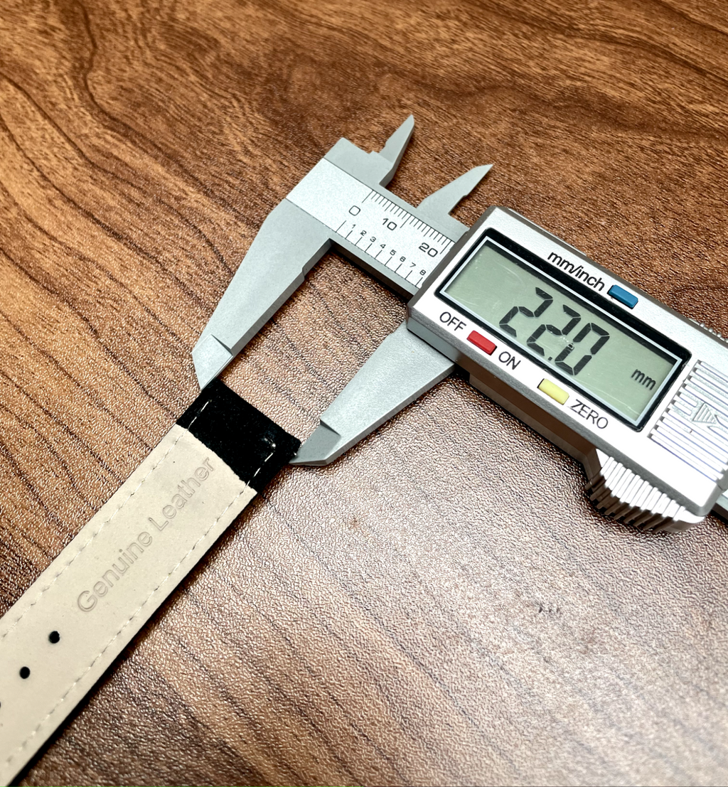 Correa de reloj de piel de ante negro con pespuntes amarillos, cierre rápido, 22 mm