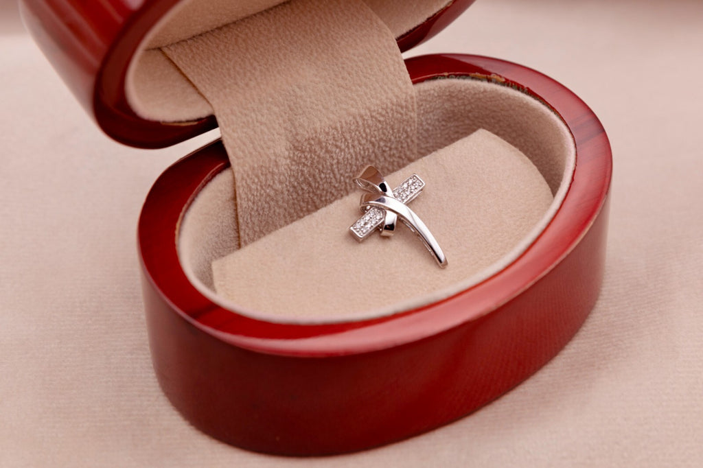 Ladies White Gold Diamond Cross Pendant 9ct