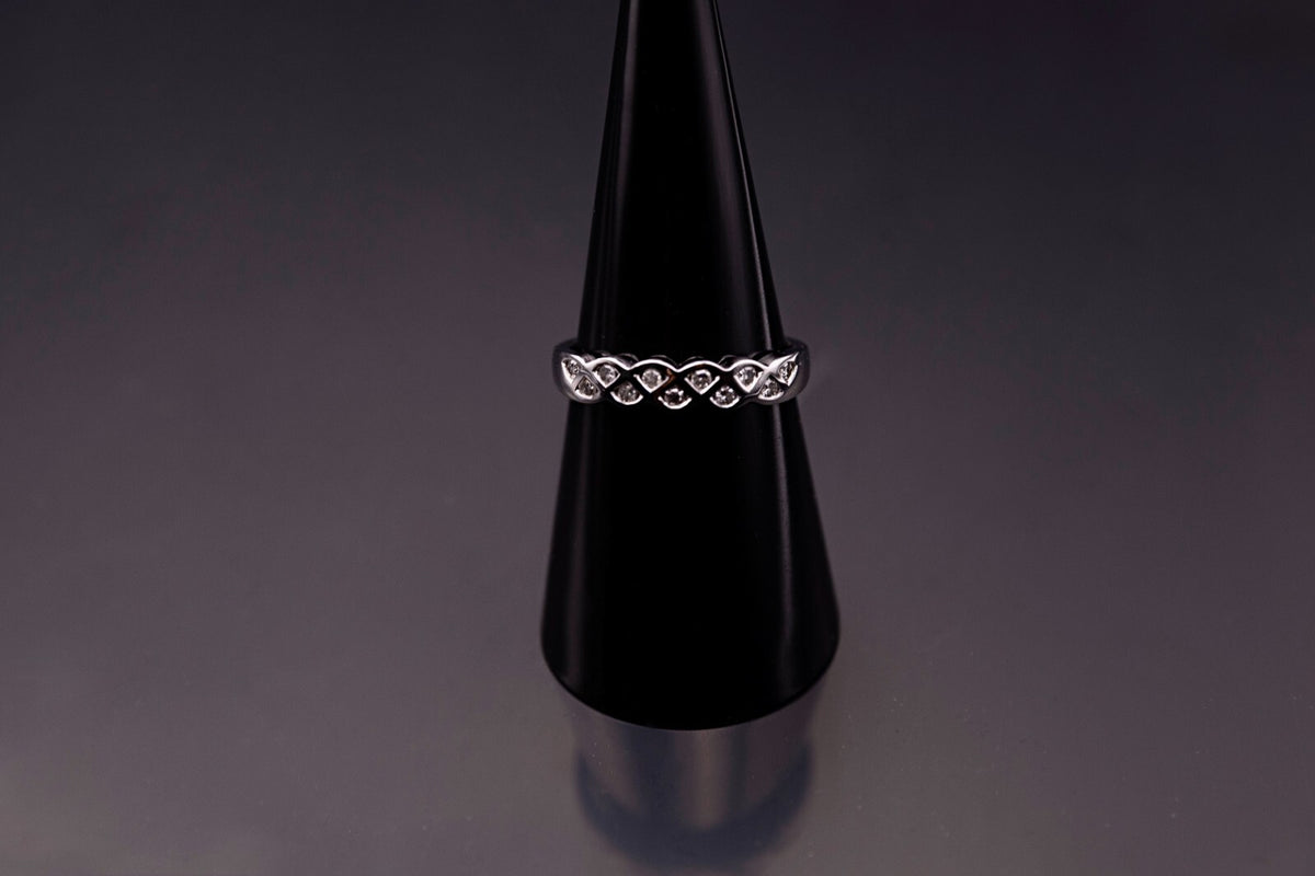Anillo celta de oro blanco de 9 quilates con diamantes para mujer, talla N