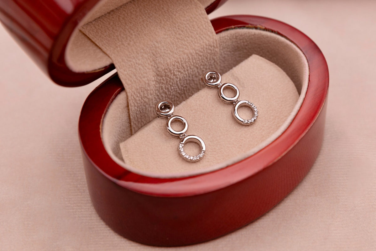 Pendientes colgantes de oro blanco de 9 quilates para mujer con diamantes de 0,08 quilates