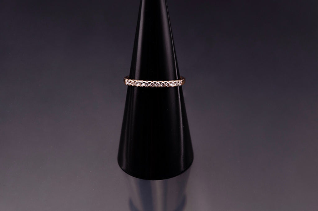 Anillo de media eternidad en oro rosa de 18 quilates, 0,20 quilates en total.