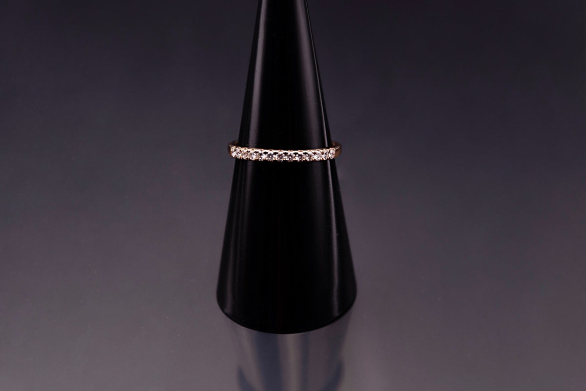Anillo de media eternidad en oro rosa de 18 quilates, 0,20 quilates en total.