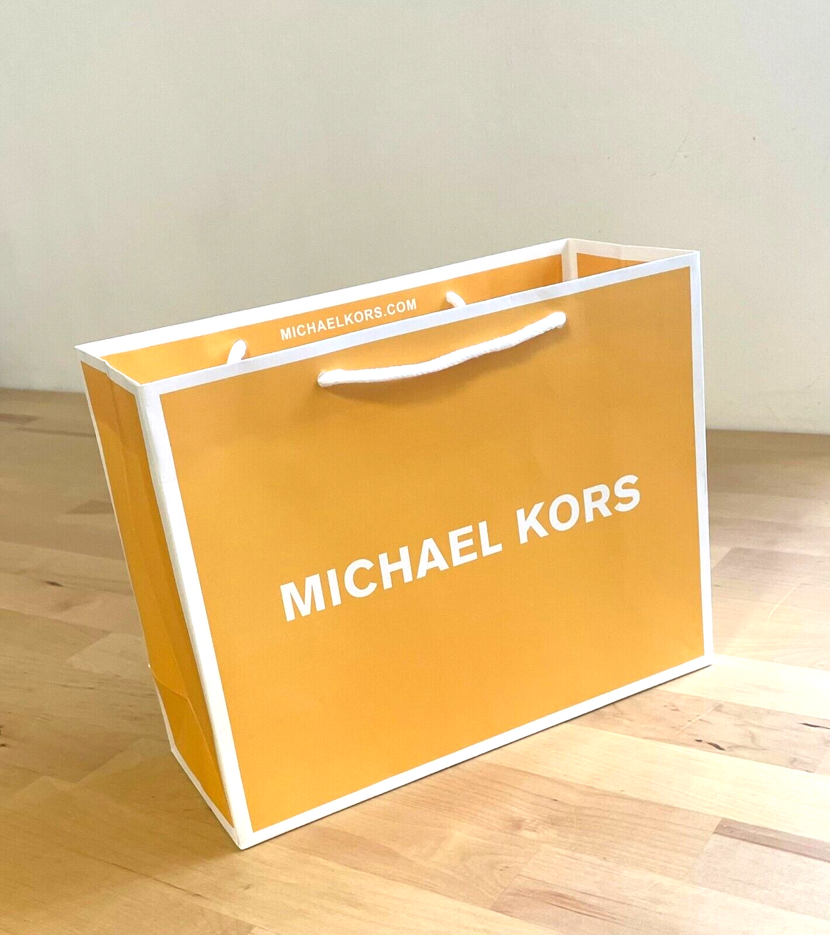 Presentación de compras de la bolsa de regalo Michael Kors MK