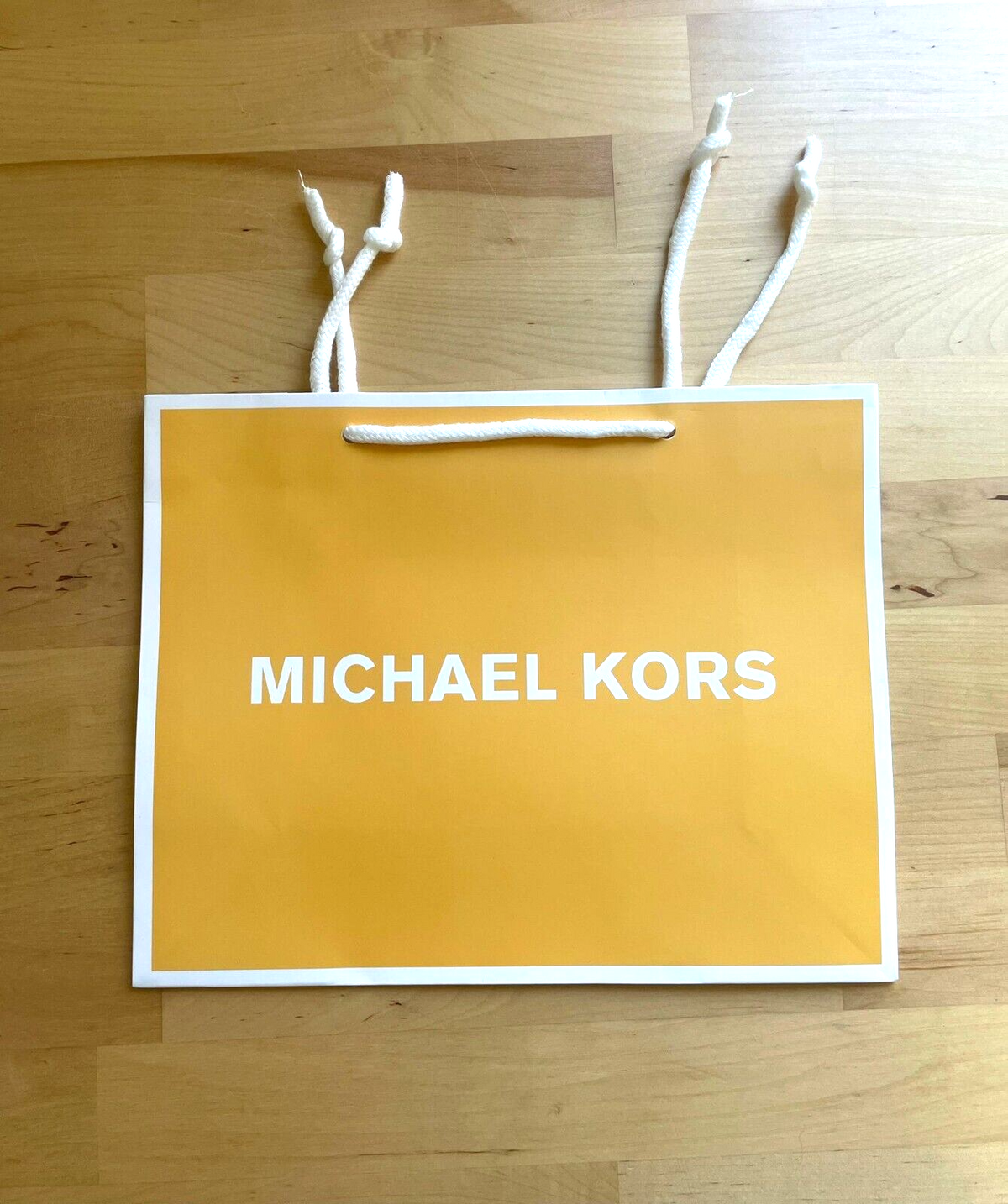 Presentación de compras de la bolsa de regalo Michael Kors MK