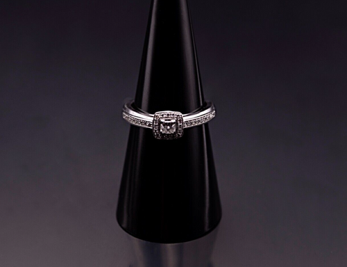 18ct white gold 0.25ct fancy diamond engagement ring size M