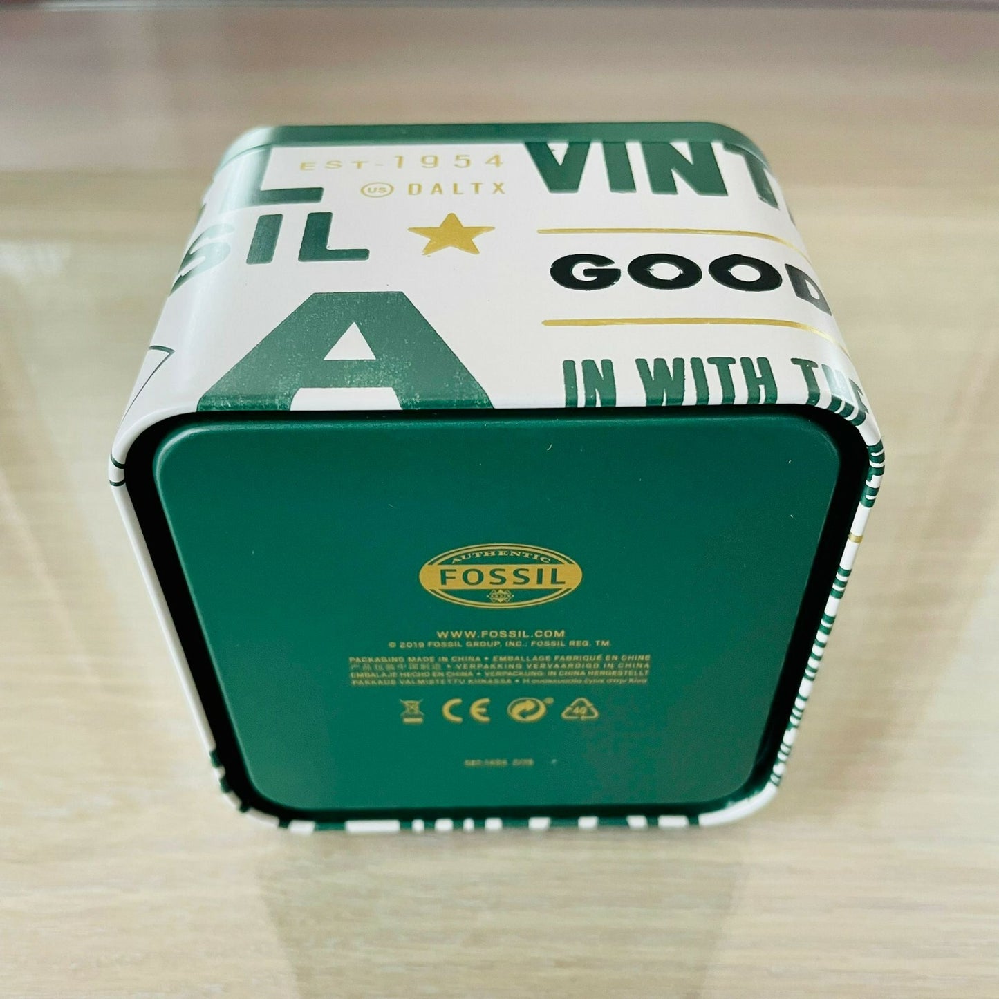 Genuine Fossil Tin Watch Storage Box + Manual