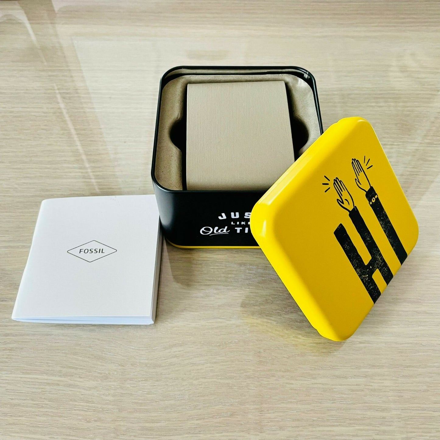 Genuine Fossil Tin Watch Storage Box + Manual