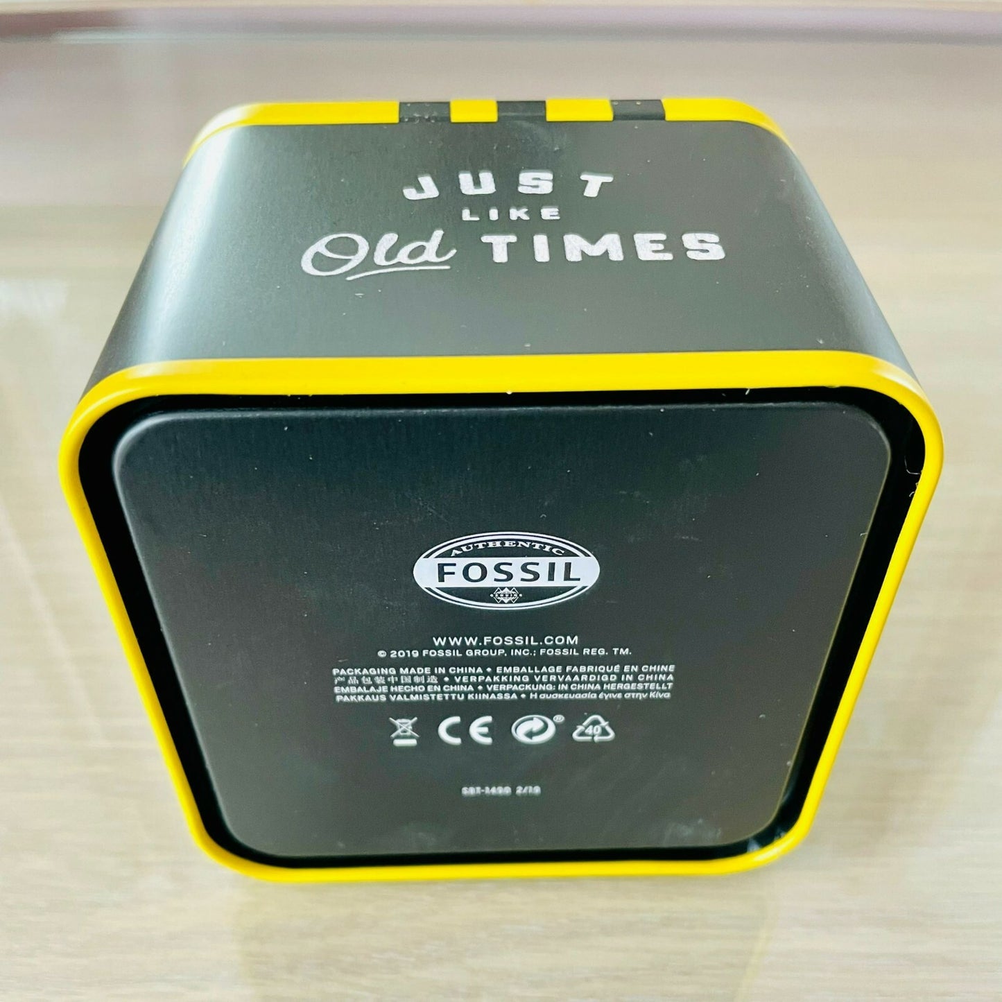 Genuine Fossil Tin Watch Storage Box + Manual