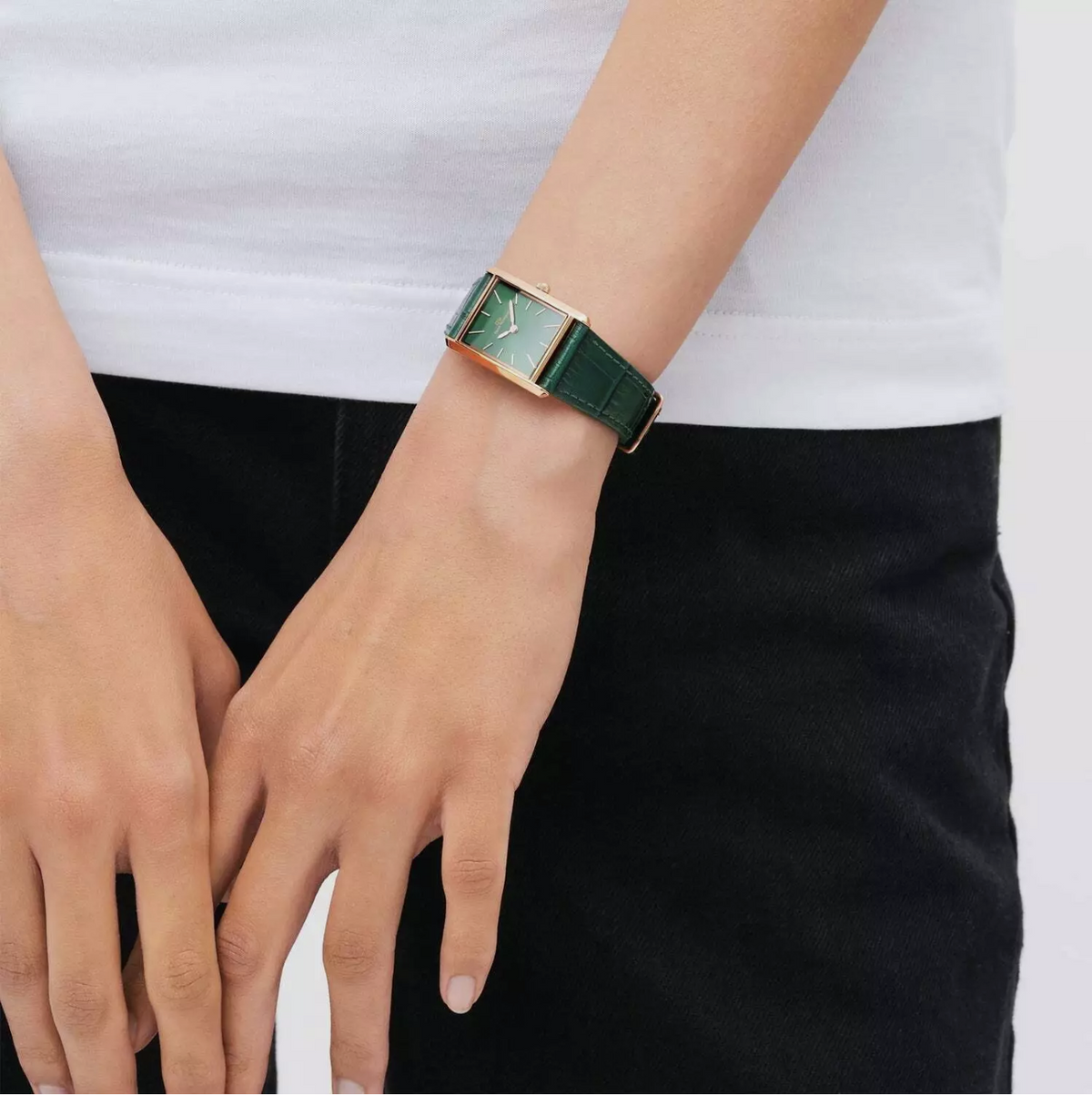Reloj Daniel Wellington DW00100694 de piel de cocodrilo, esmeralda, efecto rayos de sol y oro rosa