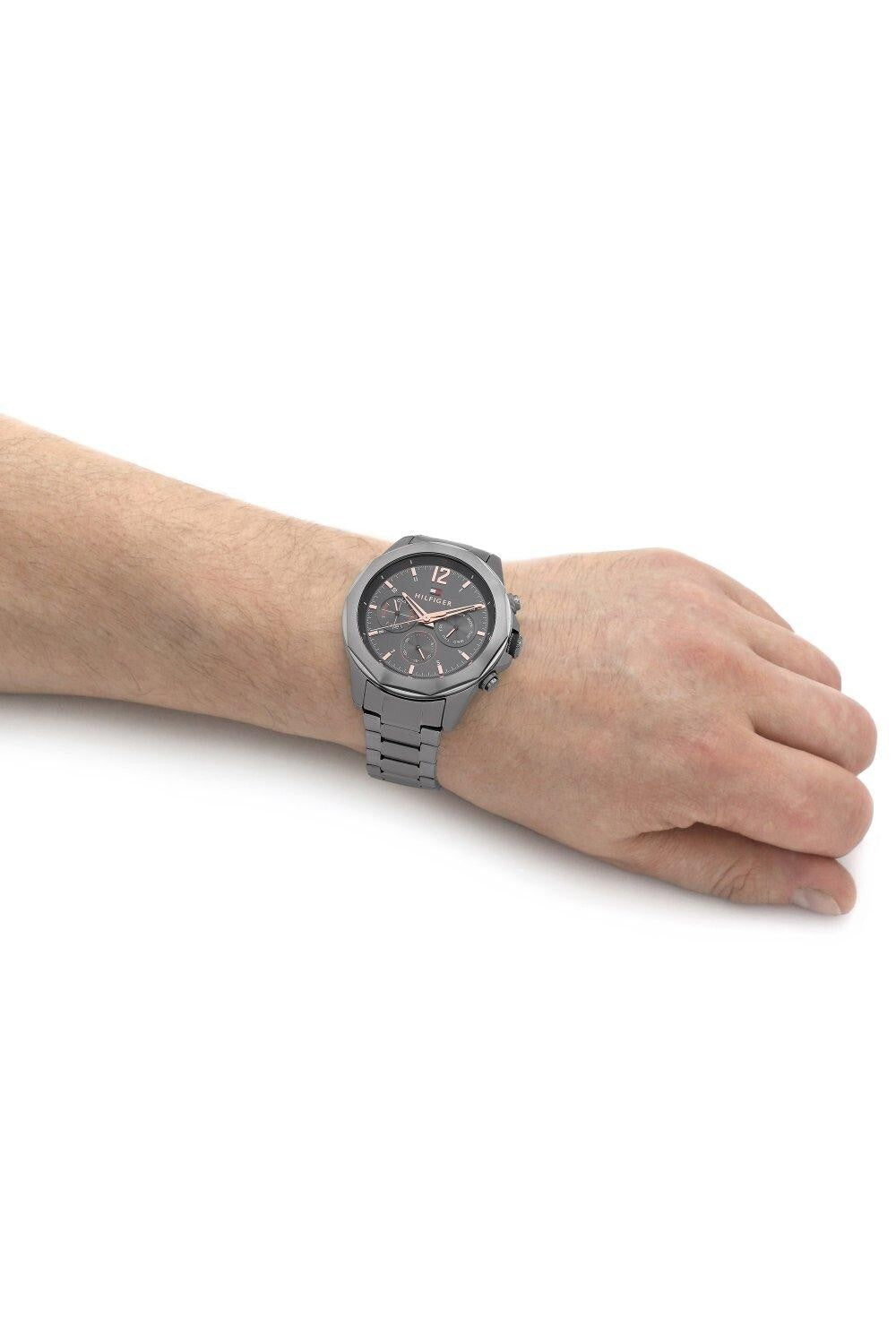 Reloj Tommy Hilfiger 1792061 Gunmetal IP, nuevo y auténtico, con brazalete.
