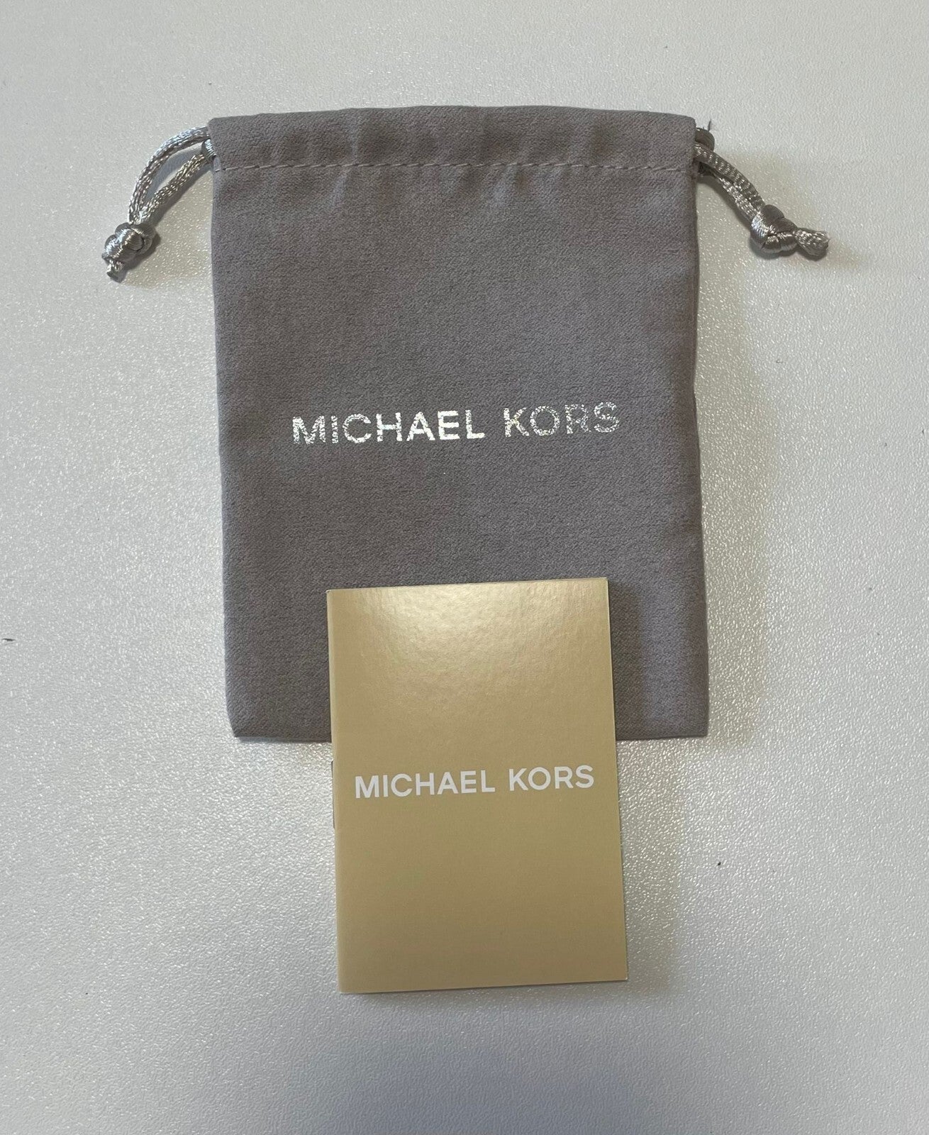 Bolsa de regalo de joyería Michael Kors con folleto