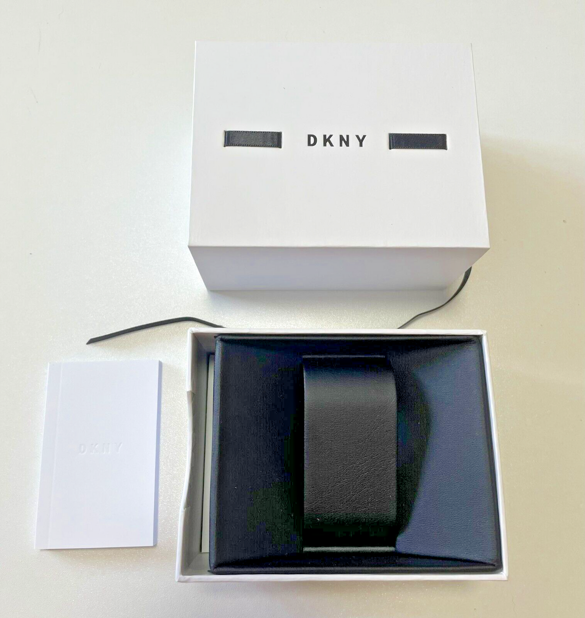 Caja de presentación de regalo para reloj DKNY