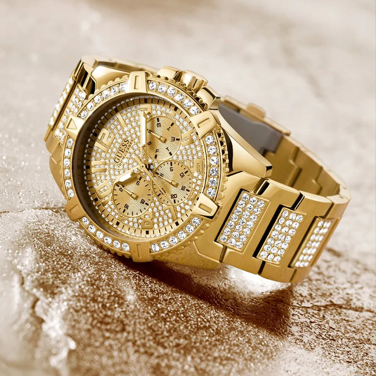 Reloj de pulsera GUESS W0799G2 Frontier chapado en oro y con cristales, completamente nuevo y auténtico.