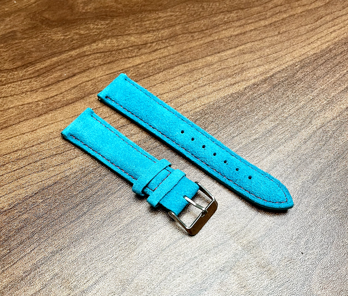 Correa de reloj de piel de ante con pespuntes azules y rojos, cierre rápido, 22 mm, nueva