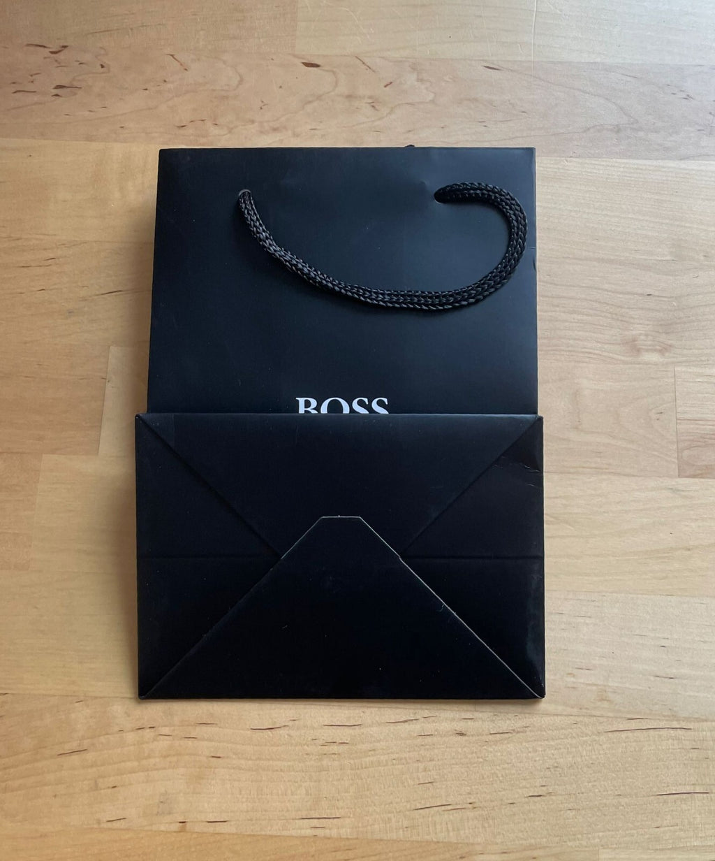 Presentación de compras de la bolsa de regalo de Hugo Boss