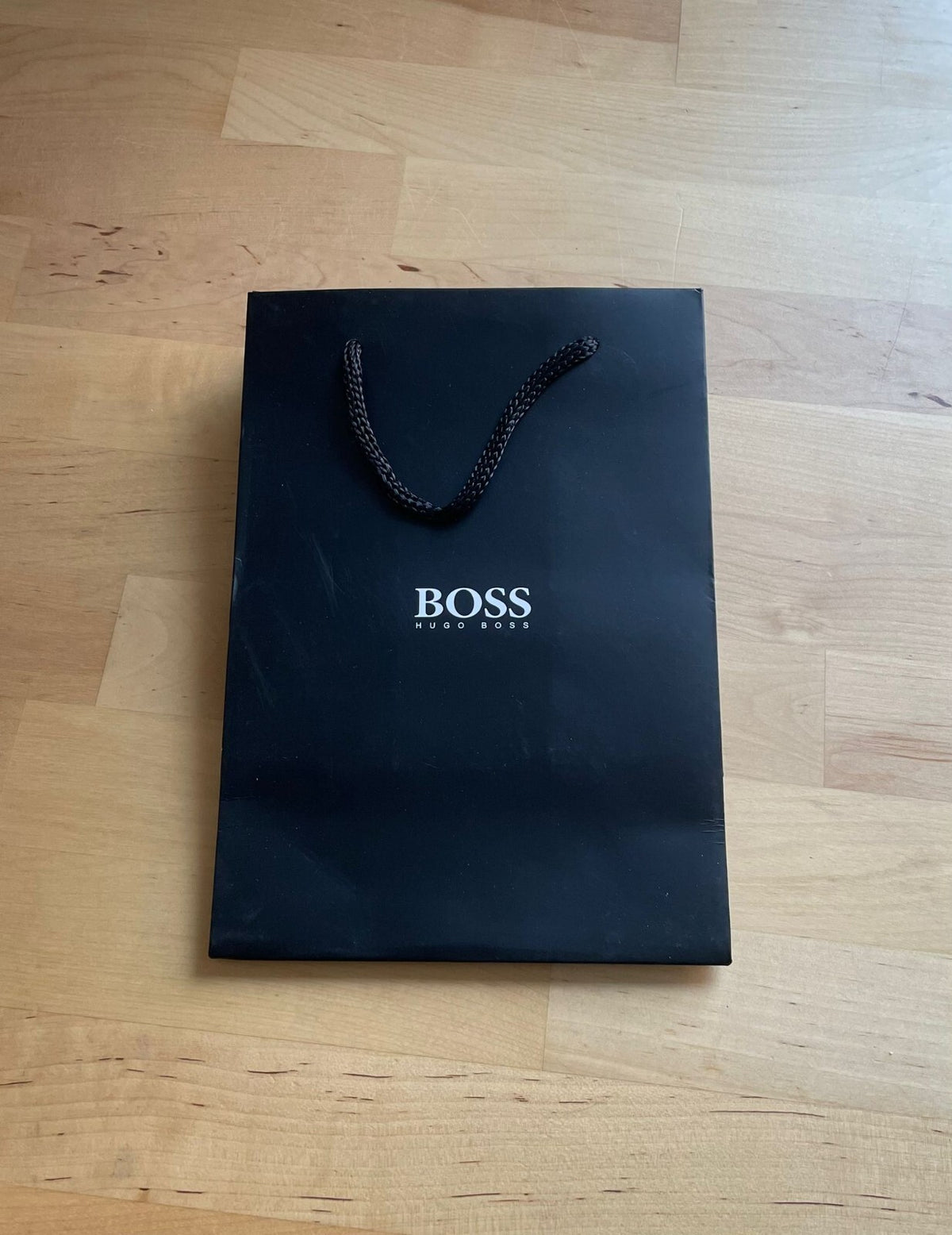 Presentación de compras de la bolsa de regalo de Hugo Boss