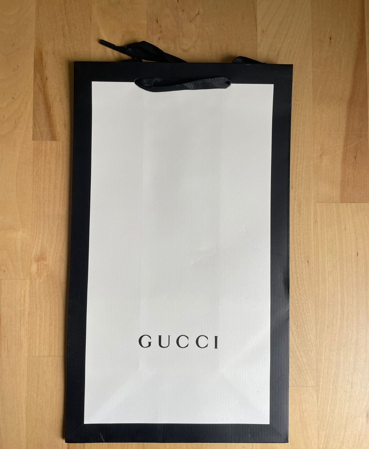 Presentación de compras de la bolsa de regalo alta de Gucci