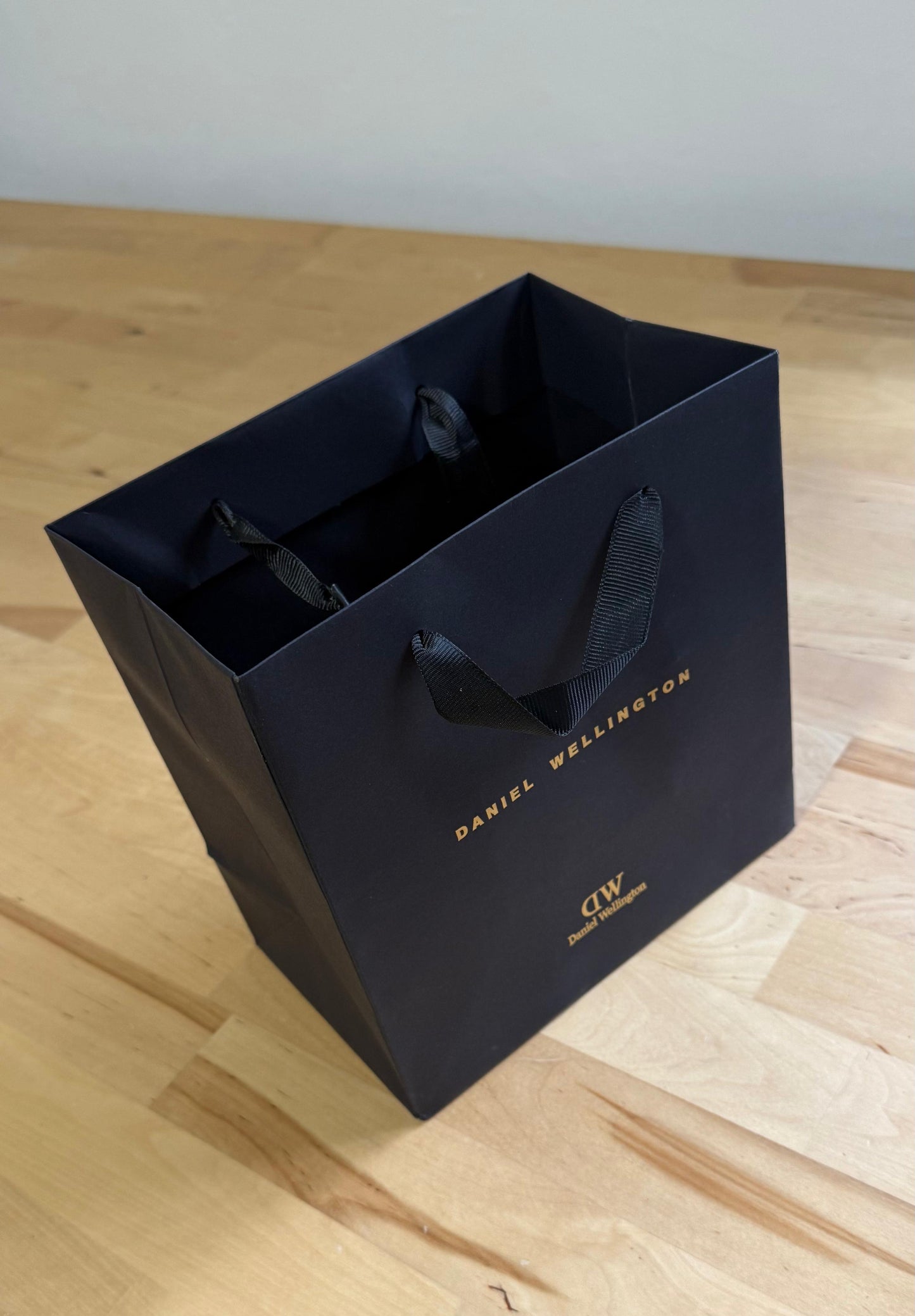 New Daniel Wellington Presentation Gift Bag