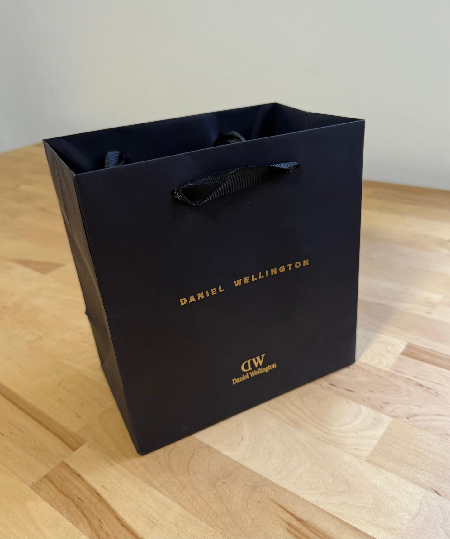 New Daniel Wellington Presentation Gift Bag