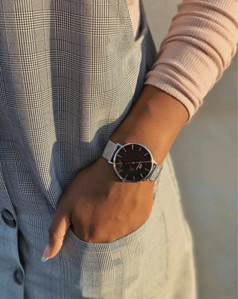 Reloj de cuarzo clásico Daniel Wellington Petite Sterling de acero inoxidable DW00100304