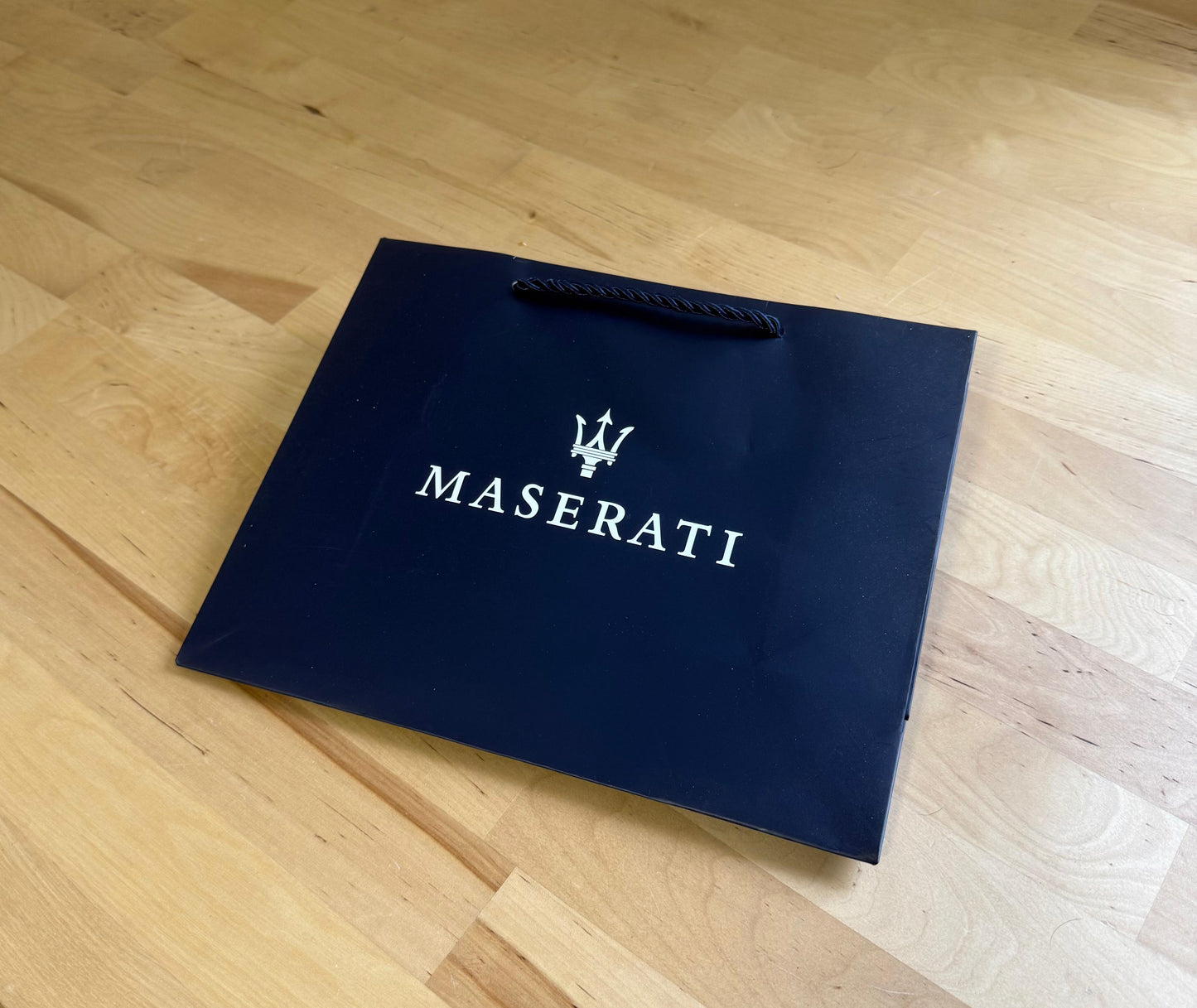 Bolsa de regalo de presentación de Maserati