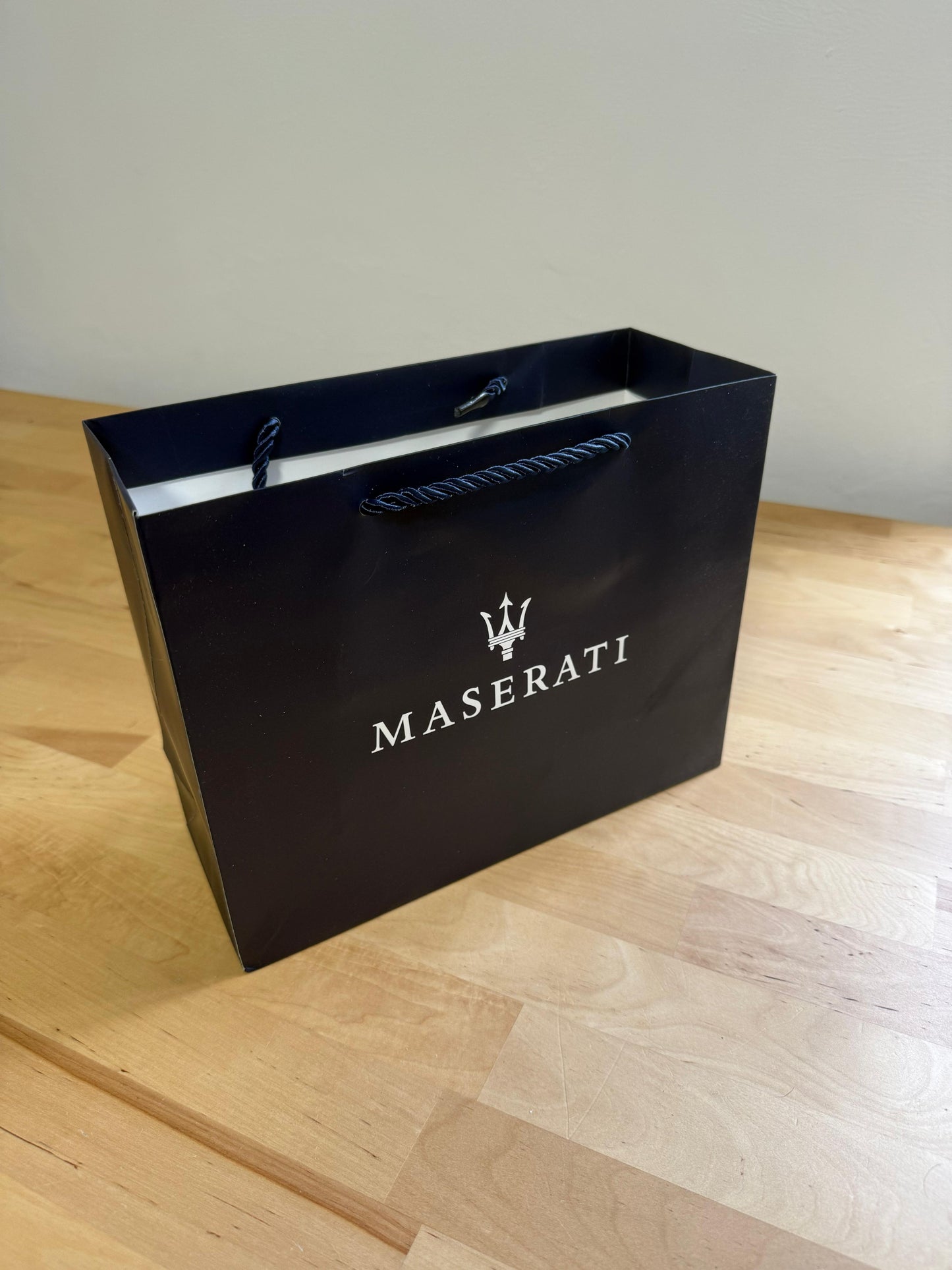 Bolsa de regalo de presentación de Maserati