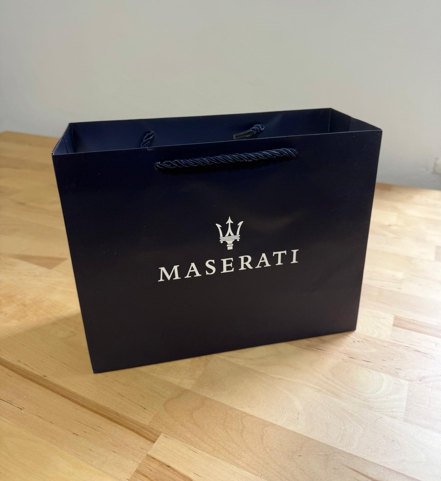 Bolsa de regalo de presentación de Maserati