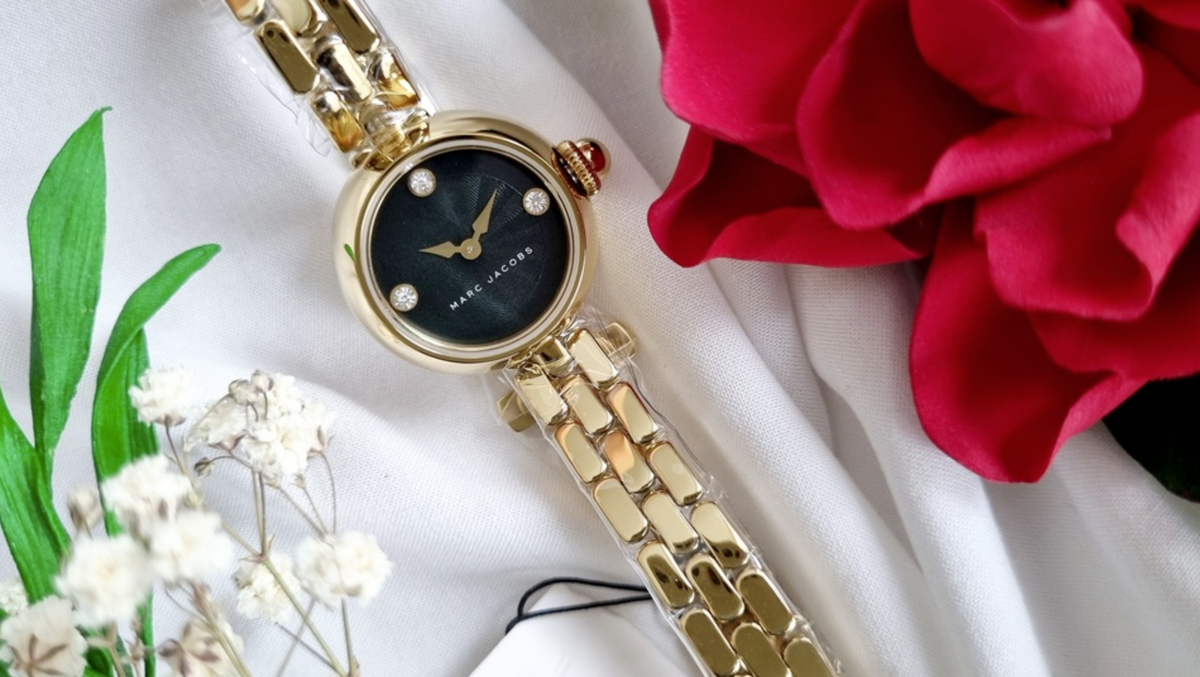 Marc Jacobs MJ3460 Womens Courtney Mother of Pearl Green Dial Gold Strap Watch